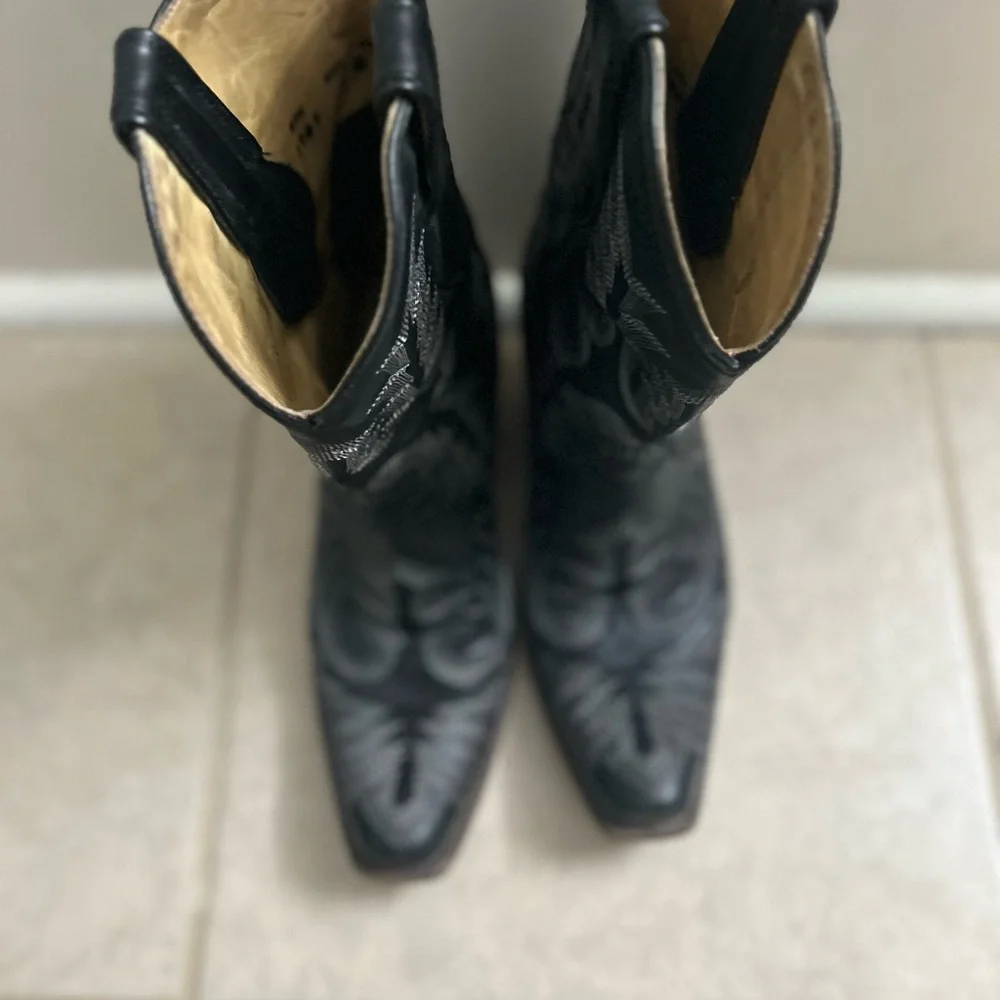 Black Western-Style Women's Boots - Picture 2 of 8